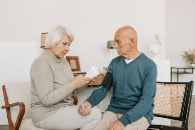 How to recognize early signs a loved one may need hospice care with 12 essential indicators, expert guidance, and practical steps for families.
