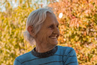 Easy Summer Activities to Keep Seniors Active, Social, and Engaged
